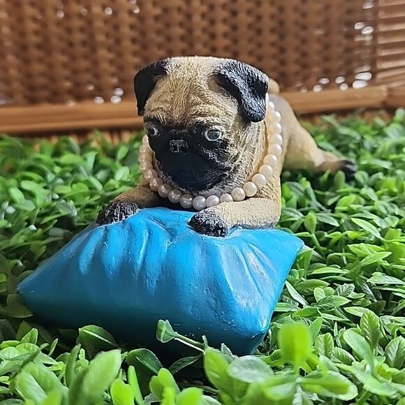 Vintage 1990 Resin Pillow Pug With Pearls - Picture 9 of 10